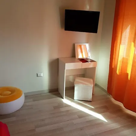 فندق مبيت وإفطار A Due Passi Da.... 2*